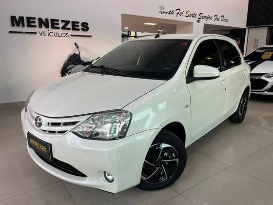 TOYOTA ETIOS 1.5 XS 16V FLEX 4P AUTOMÁTICO TOYOTA ETIOS 1.5 XS 16V FLEX 4P AUTOMÁTICO
